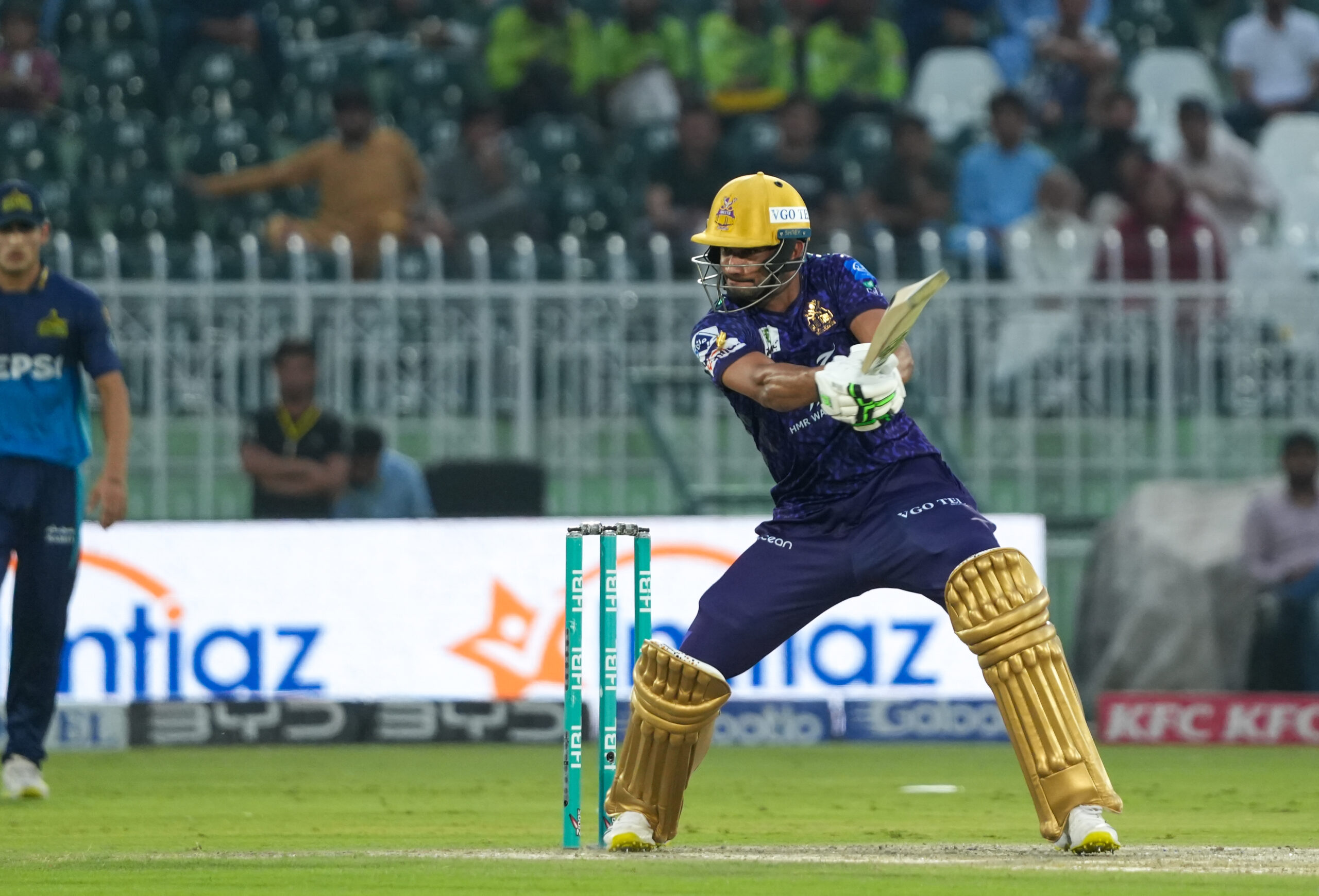 Hassan Nawaz clinches dramatic last-ball victory for Quetta over Multan. Hassan Nawaz clinches dramatic last-ball victory for Quetta over Multan.