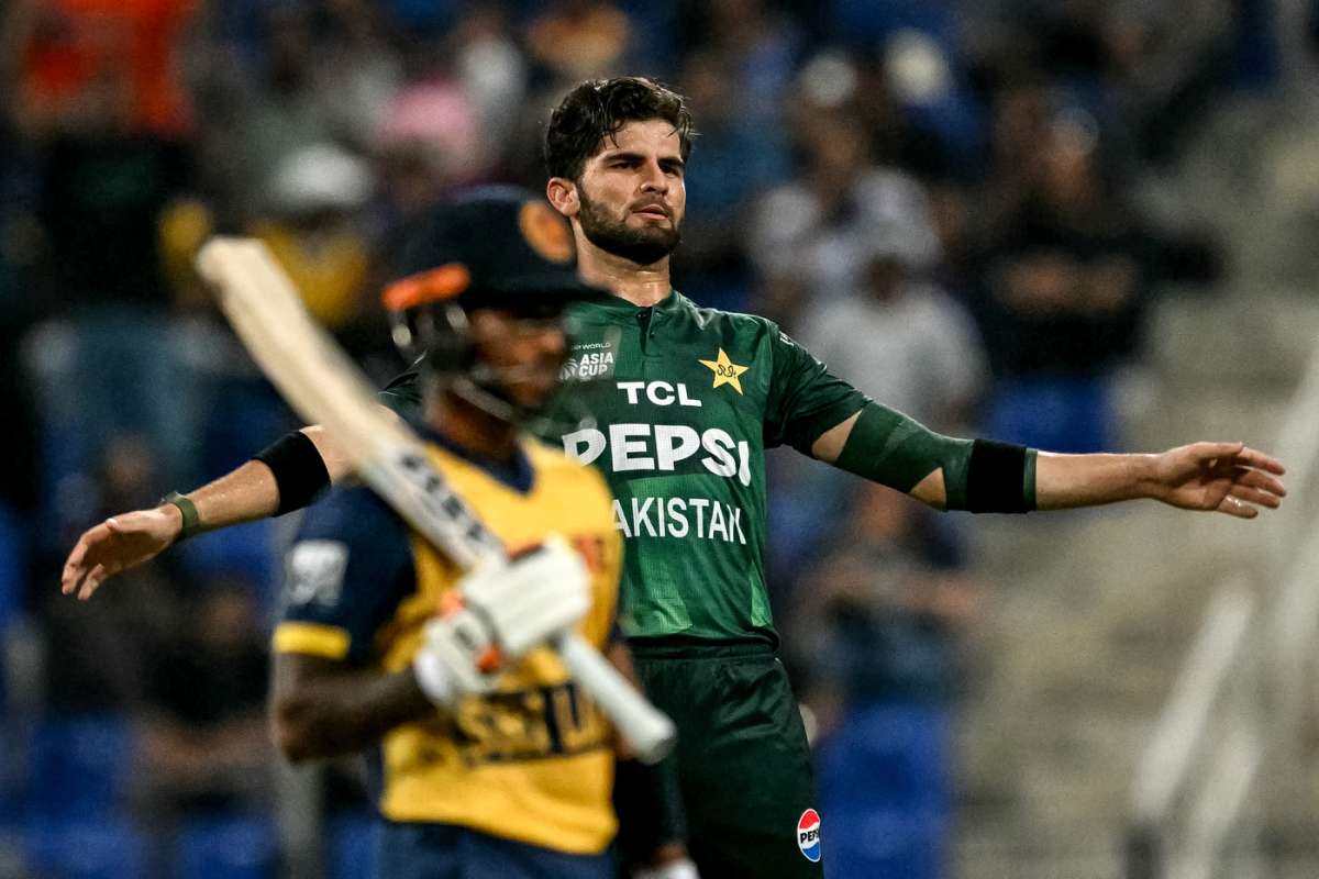 Pakistan overcome Sri Lanka to strengthen final hopes Pakistan overcome Sri Lanka to strengthen final hopes
